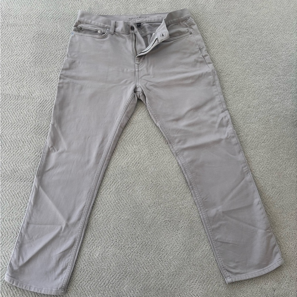 Banana Republic Men's Light Gray Straight The Traveler Pant